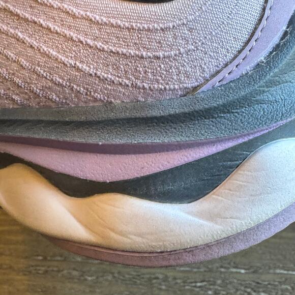 Mizuno Wave Sky 6 Women's Size 9 EU 40 Lavender White Gray Running Walking - Picture 13 of 16